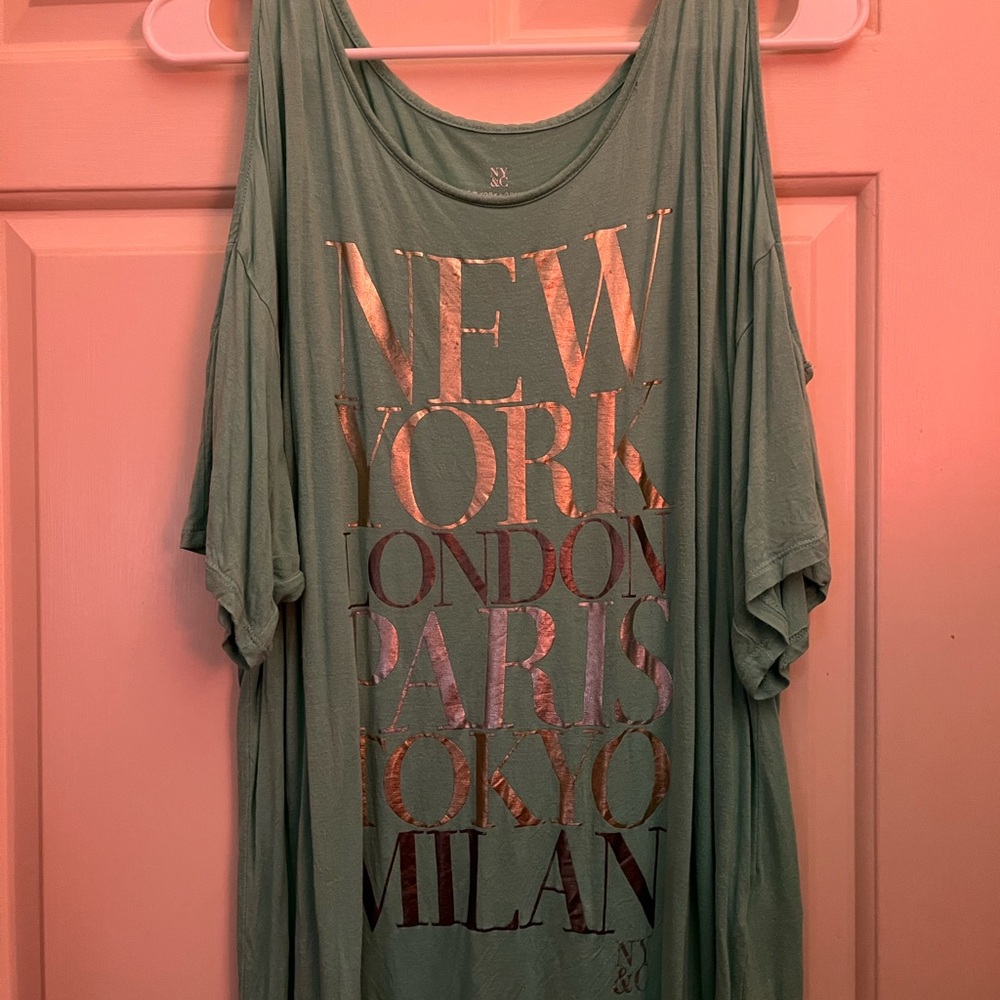New York & Company Mint Green Short Sleeve Metallic City-Print Top